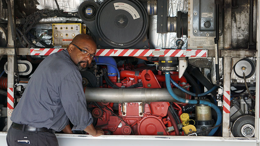 barons bus 5 star maintenace mechanic servicing engine