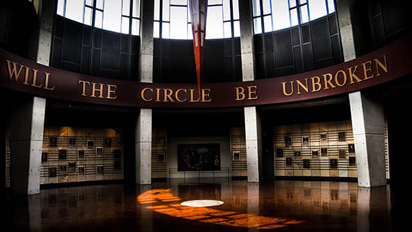 charter bus nashville tennessee attractions country music hall of fame rotunda