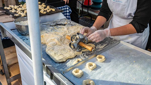 barons bus tickets city attractions middlebury indiana das dutchman essenhaus